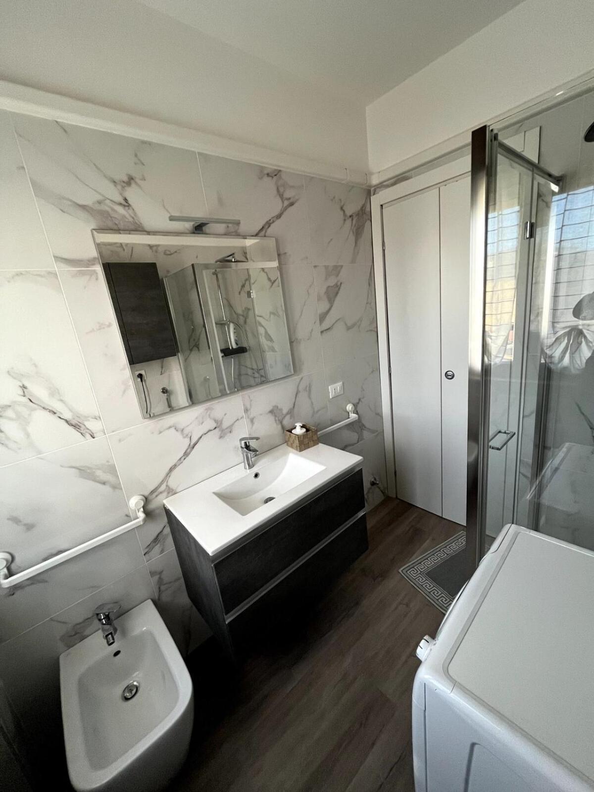 Bilocale Con Netflix Incluso Apartment Lodi Exterior photo